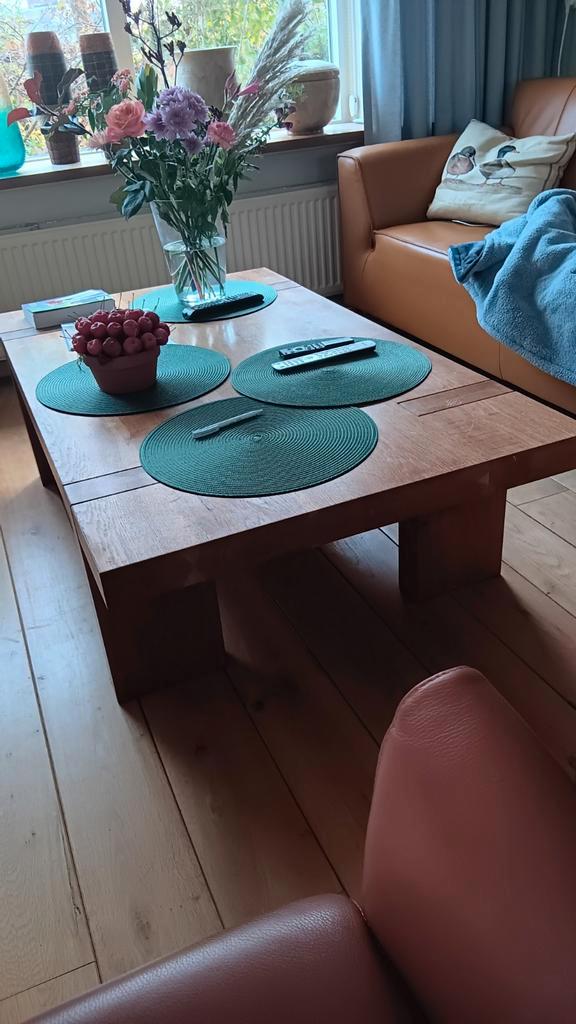 Robuuste salontafel met huiskamersfeer, Huis en Inrichting, Tafels | Salontafels, Gebruikt, Minder dan 50 cm, 50 tot 100 cm, 100 tot 150 cm