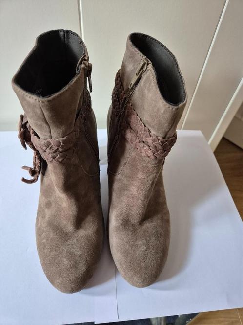 Enkellaarsjes z.g.a.n. van A merk SPM, Kleding | Dames, Schoenen, Zo goed als nieuw, Lage of Enkellaarzen, Overige kleuren, Ophalen of Verzenden