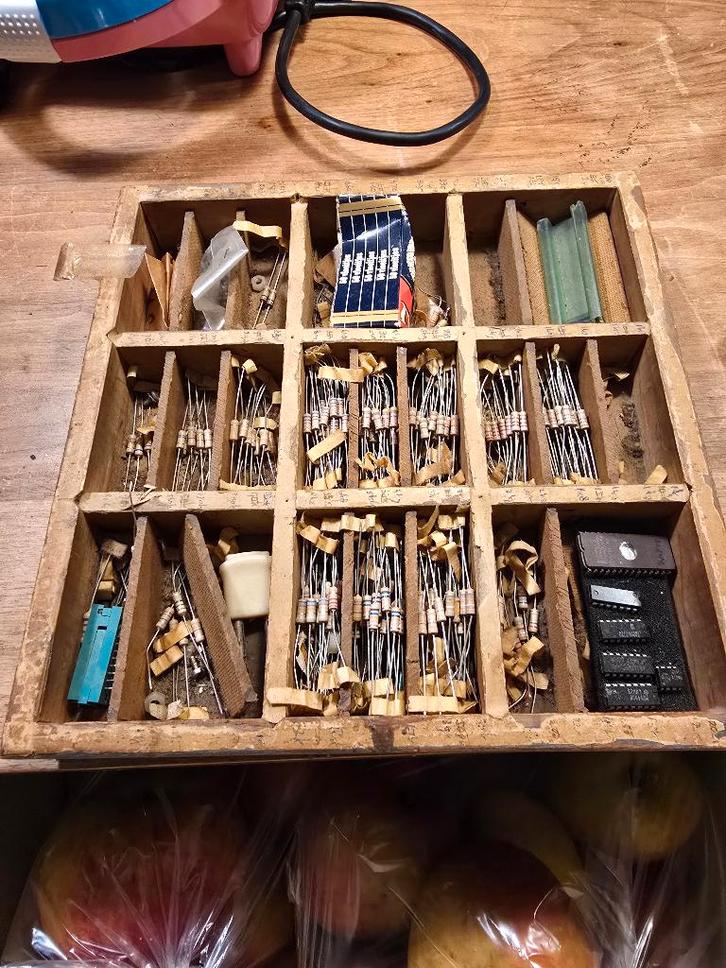 Oude elektronica, Hobby en Vrije tijd, Elektronica-componenten, Gebruikt, Ophalen