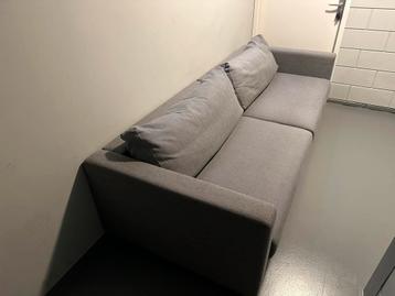 Mooie grijze bank te koop! beschikbaar voor biedingen