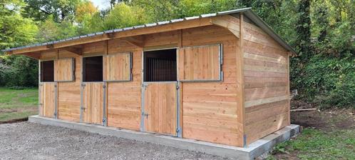 Drie Paardenstallen in één lijn (3x3) of (3x4), Dieren en Toebehoren, Stalling en Weidegang, Stalling, Weidegang, 2 of 3 paarden of pony's