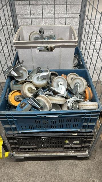 100 kunststof wielen zwenkwielen en bokwielen met rem beschikbaar voor biedingen