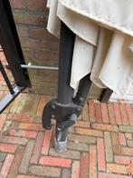 Mooie parasol met katrol en draaibare voet, Ophalen, Muurparasol, Gebruikt, Kantelbaar