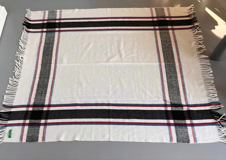 Tommy Hilfiger Plaid / Deken, Huis en Inrichting, Woonaccessoires | Plaids en Woondekens, Zo goed als nieuw, Ophalen of Verzenden