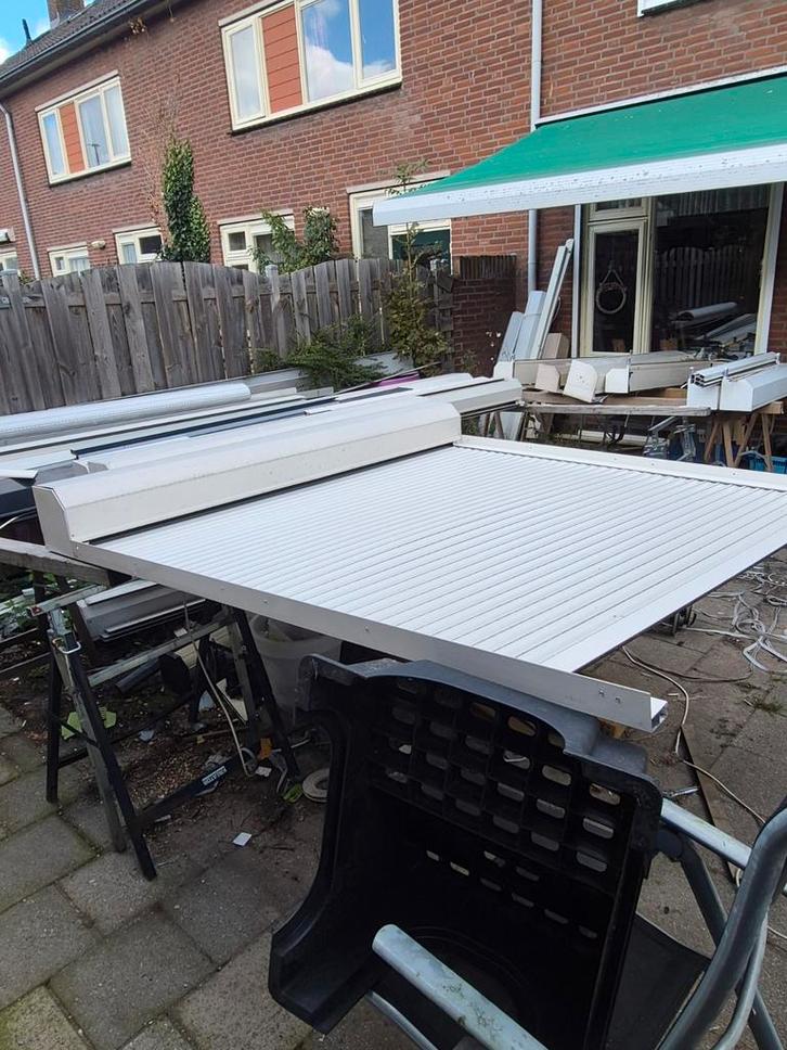 Gebruikt elektrisch rolluik 164 x 258, Doe-het-zelf en Verbouw, Rolluiken, Zo goed als nieuw, Wit, Ophalen