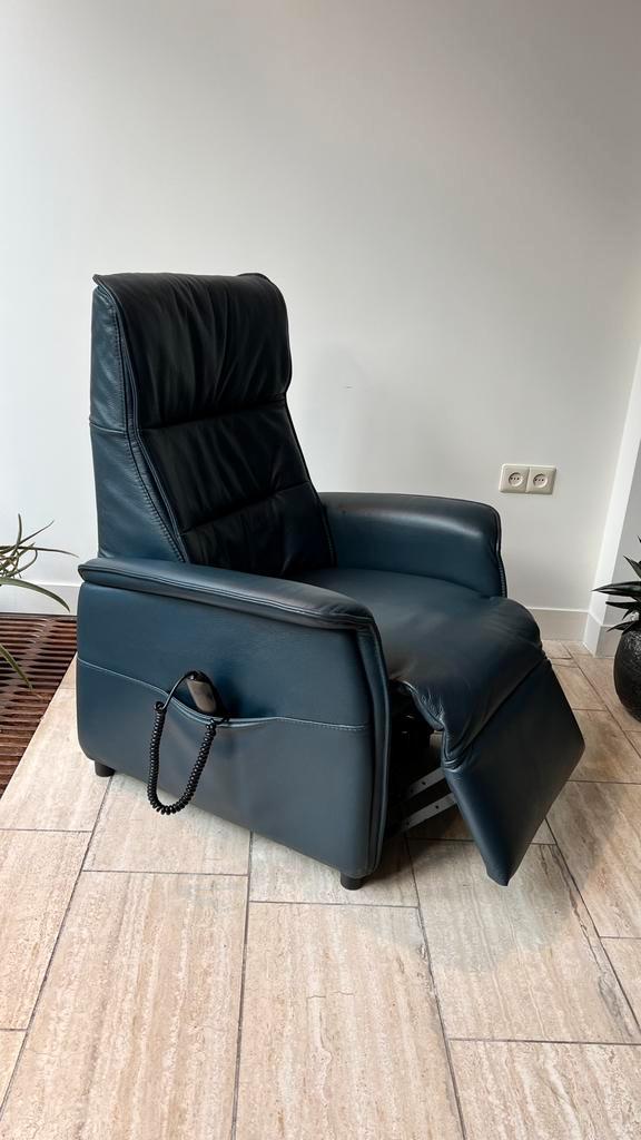 Elektrische sta-op stoel op accu, Huis en Inrichting, Fauteuils, Ophalen