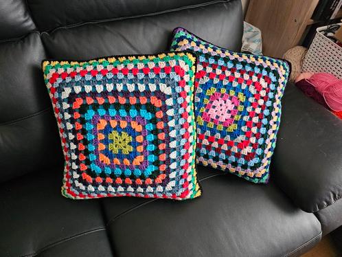 2 handgemaakte gehaakte kussens, Hobby en Vrije tijd, Breien en Haken, Zo goed als nieuw, Haken, Overige typen, Ophalen of Verzenden
