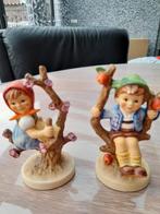2 hummeltjes meisje en jongen in appelboom, Ophalen of Verzenden, Zo goed als nieuw, Hummel