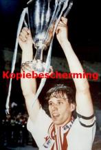 AJAX Marco van Basten met de cup., Verzamelen, Sportartikelen en Voetbal, Verzenden, Ajax, Spelerskaart