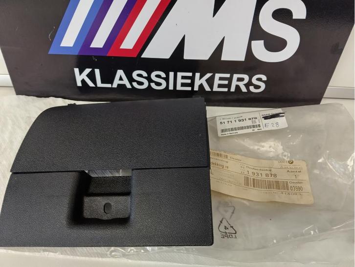 BMW E28 afdekplaat trekoog voor rechts 51711931878, Auto-onderdelen, Klein materiaal, BMW, Nieuw, Ophalen of Verzenden