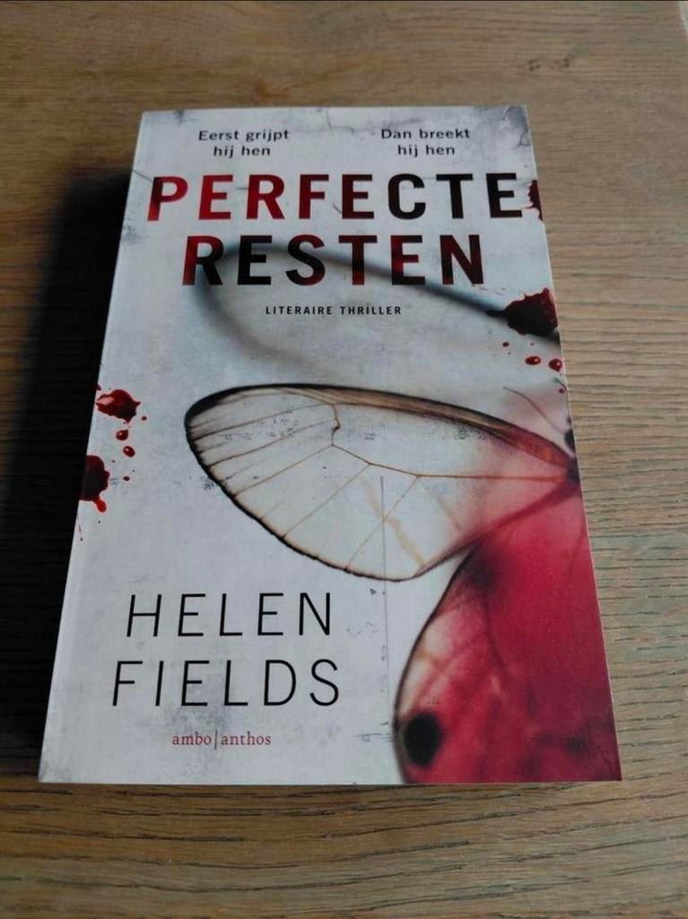 Perfecte resten boek van Helen Fields. Nooit gelezen., Ophalen of Verzenden, Nieuw, Helen Fields, Nederland