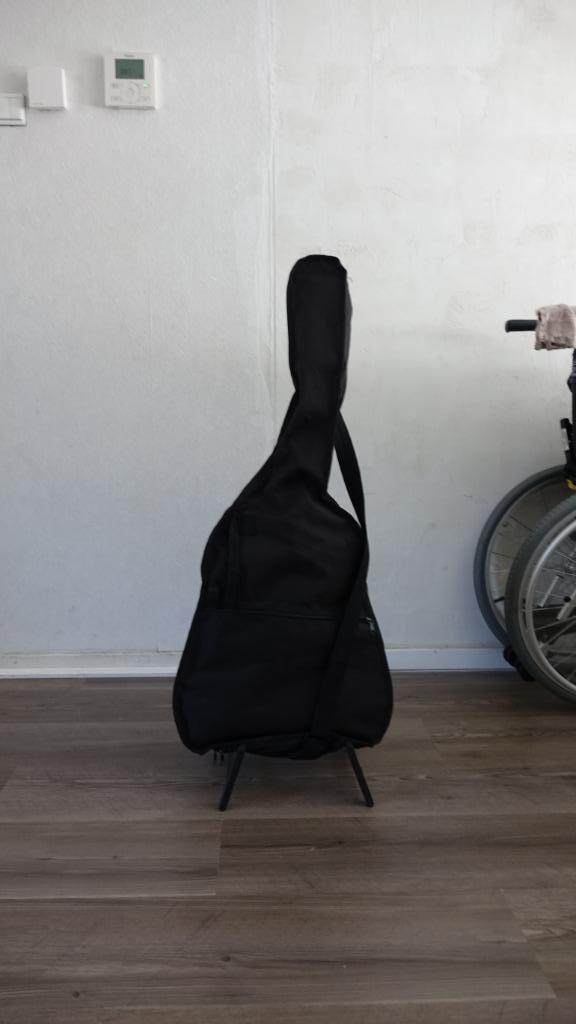 Gitaarhoes zwart – universeel formaat – nette staat, Muziek en Instrumenten, Behuizingen en Koffers, Zo goed als nieuw, Akoestische gitaar