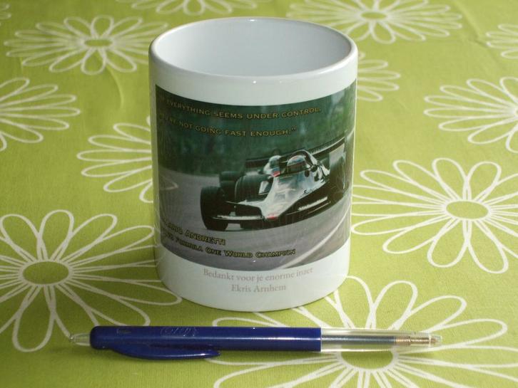 Mario Andretti mok - Ekris Arnhem, Verzamelen, Automerken, Motoren en Formule 1, Zo goed als nieuw, Formule 1, Ophalen of Verzenden