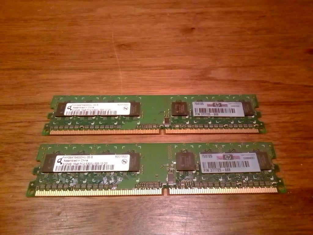2x 512MB DDR2 SIMM, Computers en Software, RAM geheugen, Ophalen of Verzenden, DDR2, Desktop, Gebruikt