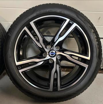 DEMO | RIJKLAAR Volvo XC40 Zwart Polijst Banden en Velgen beschikbaar voor biedingen