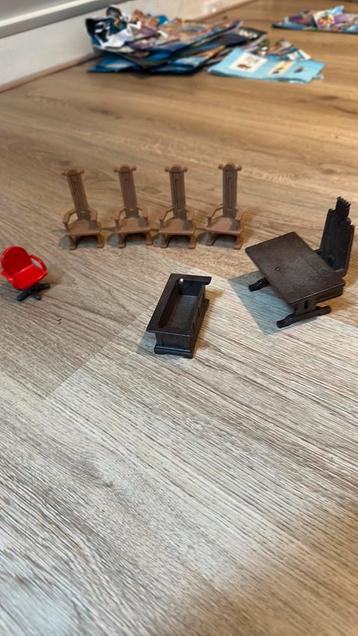 Playmobil tafel en stoelen beschikbaar voor biedingen