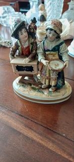 Mooi beeldje, Antiek en Kunst, Antiek | Keramiek en Aardewerk, Ophalen of Verzenden