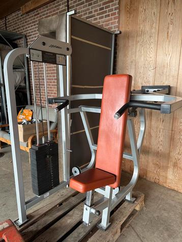 Fitness machines! Schouder press - bicep curl - pec / delt beschikbaar voor biedingen
