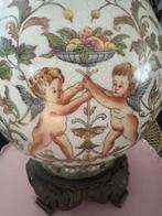 Antieke vaas met engelen en fruitmotief, Antiek en Kunst, Antiek | Vazen, Ophalen of Verzenden