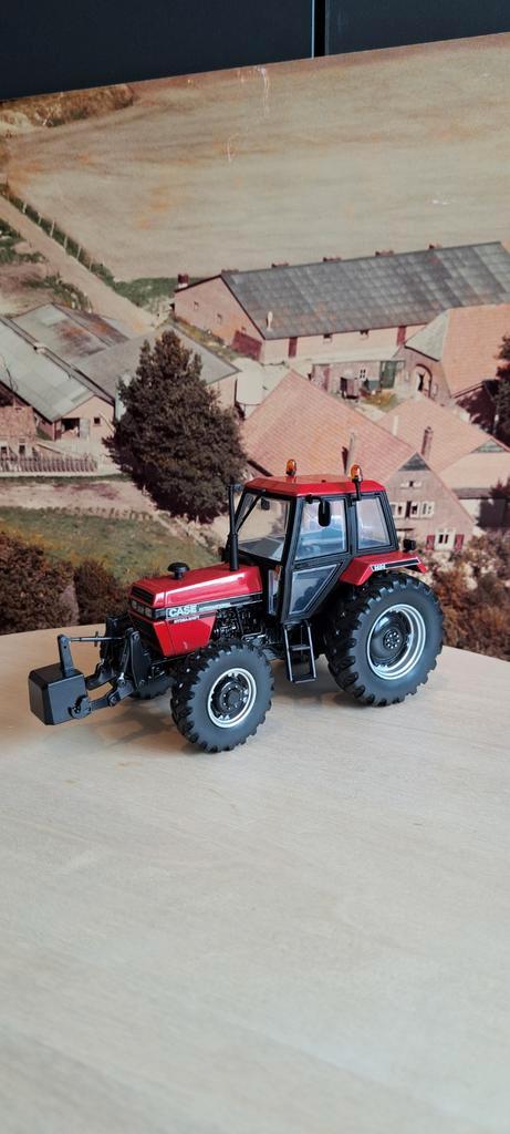 Verbouwde Case International 1494 met fronthef/frontgewicht, Hobby en Vrije tijd, Modelauto's | 1:32, Nieuw, Tractor of Landbouw