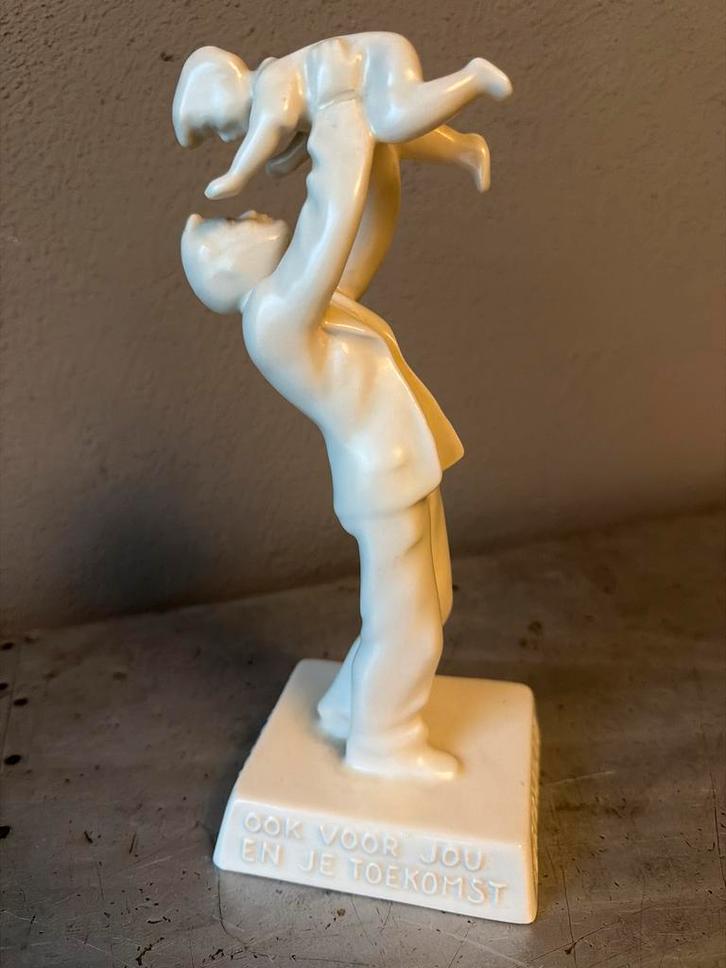 Plateel Beeldje - Vader en Kind gouda Holland, Antiek en Kunst, Antiek | Keramiek en Aardewerk, Ophalen of Verzenden