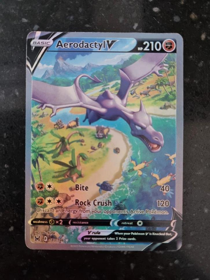 Aerodactyl V alt art 180/196 Lost Origin, Hobby en Vrije tijd, Verzamelkaartspellen | Pokémon, Zo goed als nieuw, Losse kaart