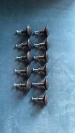 11 zwarte kastknopjes, Ophalen of Verzenden, Gebruikt