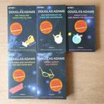 Douglas Adams - Per Anhalter ter Durch die Galaxis 1 t/m 5, Ophalen of Verzenden, Gelezen, Douglas Adams