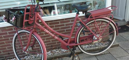 Cortina electrische fiets eu 4 rood (raspberry red), Fietsen en Brommers, Elektrische fietsen, Gebruikt, Cortina, Minder dan 30 km per accu