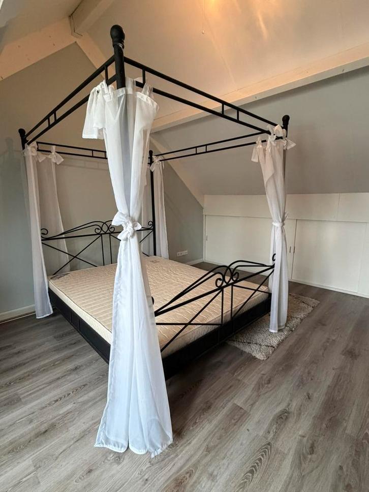 Hemelbed 160x200, Huis en Inrichting, Slaapkamer | Bedden, Zo goed als nieuw, Tweepersoons, 160 cm, Metaal, Zwart, Ophalen