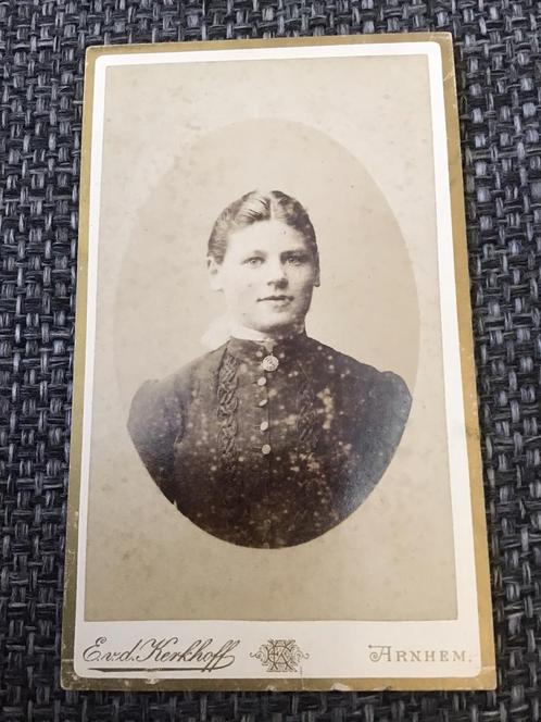 CDV, Vrouw, E. v.d. Kerkhoff, Arnhem, Carte de Visite, Verzamelen, Foto's en Prenten, Gebruikt, Foto, Voor 1940, Ophalen of Verzenden