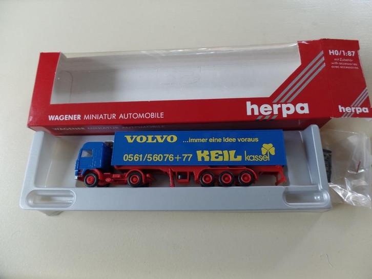 Volvo trekker / oplegger Keil (Herpa), Hobby en Vrije tijd, Modelauto's | 1:87, Nieuw, Bus of Vrachtwagen, Herpa, Verzenden