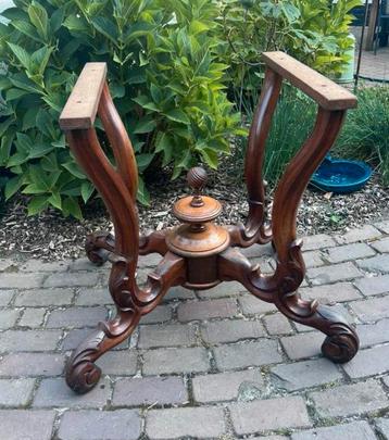 Onderstel Antieke Tafel beschikbaar voor biedingen