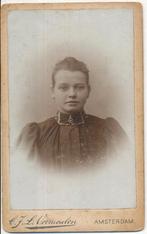 Foto - Fotograaf: C J L Vermeulen, Portret van een vrouw, Gebruikt, Foto, Ophalen of Verzenden, Voor 1940