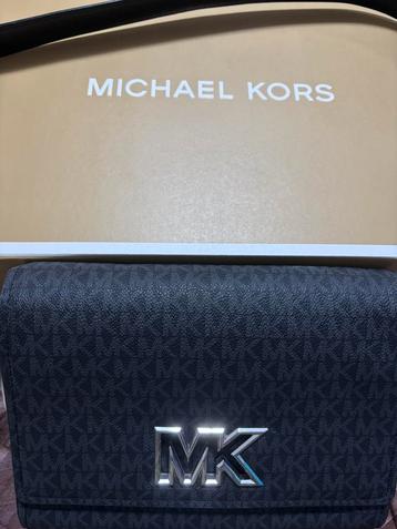 BIJNA NIEUWE MICHEAL KORS TAS beschikbaar voor biedingen