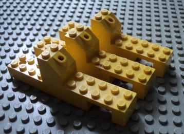 870 (1) 3x Yellow Vehicle, Tractor Chassis Base 11 x 2 x 3 beschikbaar voor biedingen