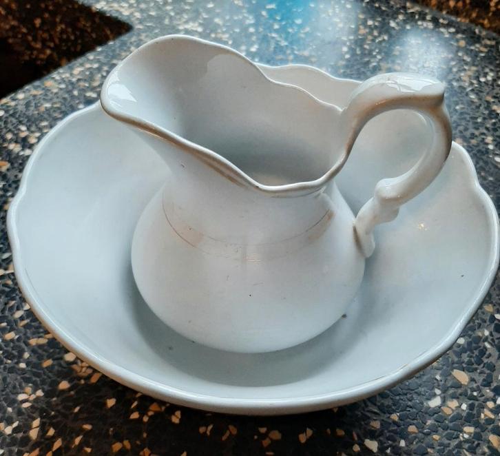 Melkkan en spoelkom model FESTON Petrus Regout, Antiek en Kunst, Antiek | Servies los, Ophalen of Verzenden