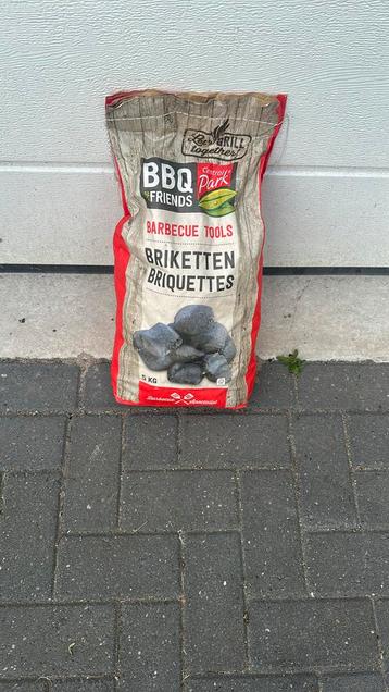 Nieuwe zak briketten beschikbaar voor biedingen