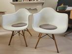 Two off-white shell Dining Chair Nordic Design, Huis en Inrichting, Stoelen, Ophalen, Gebruikt, Twee, Wit
