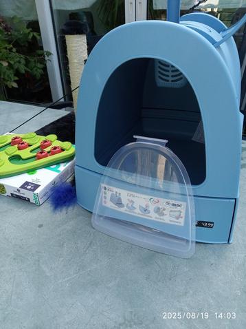 Kattenbak en katten speeltjes beschikbaar voor biedingen
