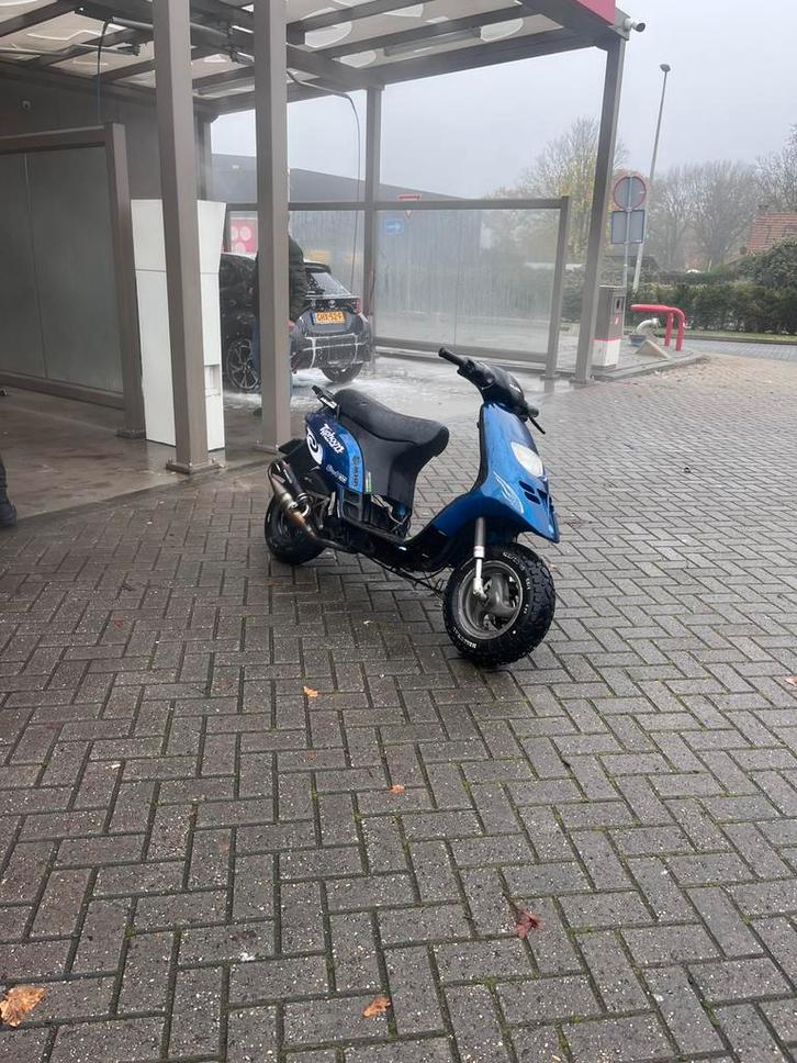 Gilera typhoon 70cc 2005, Fietsen en Brommers, Scooters | Piaggio, Zo goed als nieuw, Overige modellen, Maximaal 45 km/u, Tweetakt