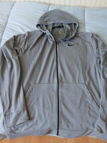Nike & Ballin Vesten met Capuchon (XL & L) beschikbaar voor biedingen