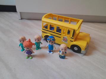 Cocomelon schoolbus met figuurtjes beschikbaar voor biedingen