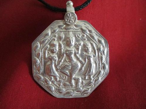Oude kettinghanger Murugan en zijn vrouwen Valli & Devasena, Verzamelen, Religie, Nieuw, Hindoeïsme, Sieraad, Verzenden