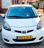 Toyota Aygo 1.0 12V Vvt-i 5DRS 2011 Wit, Auto's, Toyota, Voorwielaandrijving, Stof, 4 stoelen, Origineel Nederlands