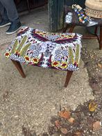 Retro Voetenbankje met Vlisco Stof, Huis en Inrichting, Minder dan 50 cm, Gebruikt, Ophalen of Verzenden, Rechthoekig