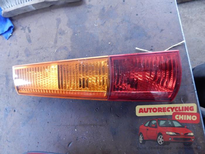 Achterlicht links van een Suzuki Ignis, Ophalen, Gebruikt, -, -