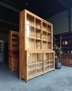 Antieke museumkast | Teakhouten museumvitrine #2384, Antiek en Kunst, Antiek | Meubels | Kasten, Ophalen of Verzenden