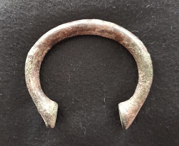 Manilla armband protogeld slavengeld, Antiek en Kunst, Curiosa en Brocante, Ophalen of Verzenden