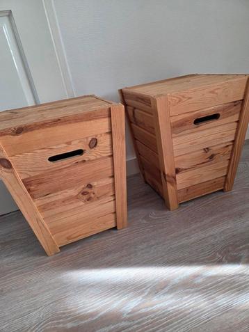 2 massief houten kastjes/krukken/speelgoed manden beschikbaar voor biedingen